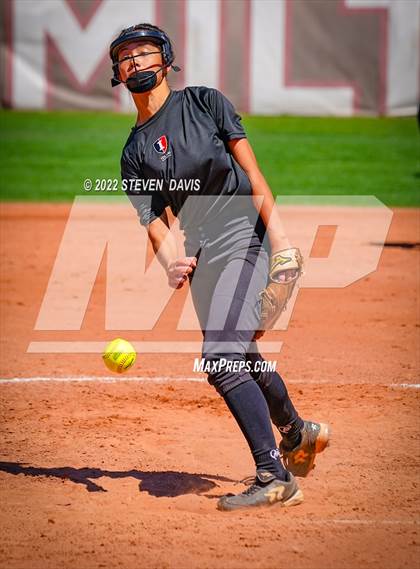 Thumbnail 3 in Hamilton vs. Liolani photogallery.