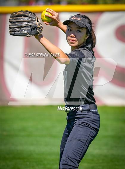 Thumbnail 2 in Hamilton vs. Liolani photogallery.