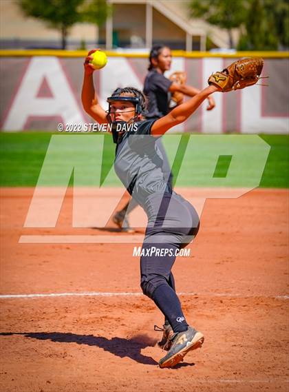 Thumbnail 2 in Hamilton vs. Liolani photogallery.
