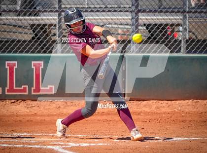Thumbnail 3 in Hamilton vs. Liolani photogallery.