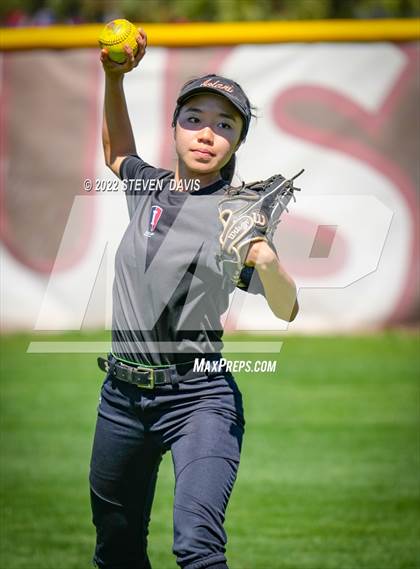 Thumbnail 3 in Hamilton vs. Liolani photogallery.