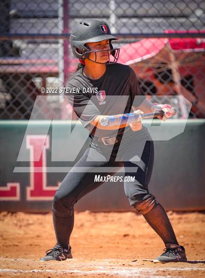 Thumbnail 3 in Hamilton vs. Liolani photogallery.