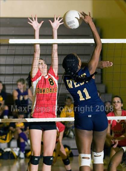 Thumbnail 3 in Oakdale vs. West (Oakdale Invitational) photogallery.