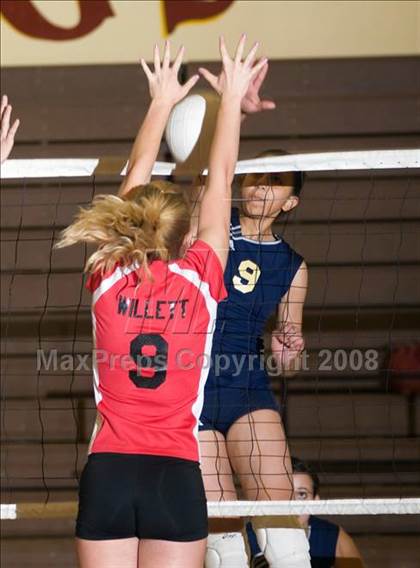 Thumbnail 3 in Oakdale vs. West (Oakdale Invitational) photogallery.