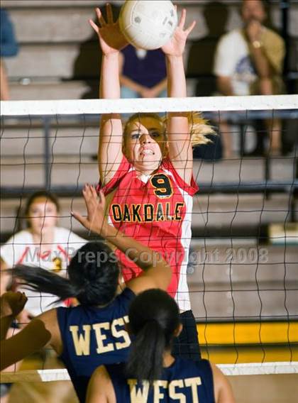 Thumbnail 1 in Oakdale vs. West (Oakdale Invitational) photogallery.