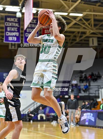 Thumbnail 3 in Wapahani vs Yorktown (City Tournament) photogallery.