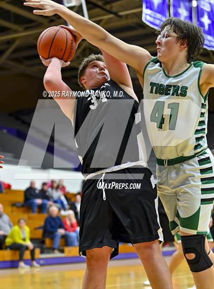 Thumbnail 2 in Wapahani vs Yorktown (City Tournament) photogallery.