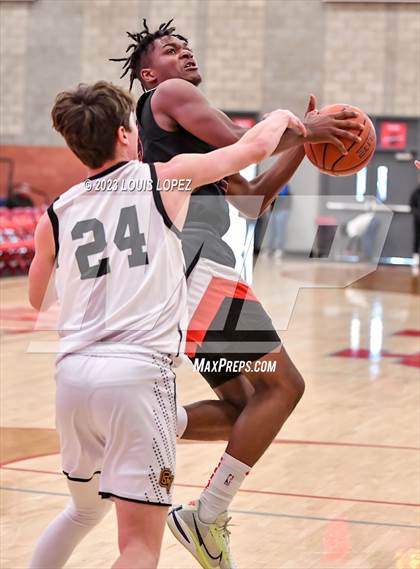 Thumbnail 3 in Capistrano Valley vs. Oak Hills (Nike Extravaganza) photogallery.