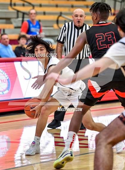 Thumbnail 3 in Capistrano Valley vs. Oak Hills (Nike Extravaganza) photogallery.
