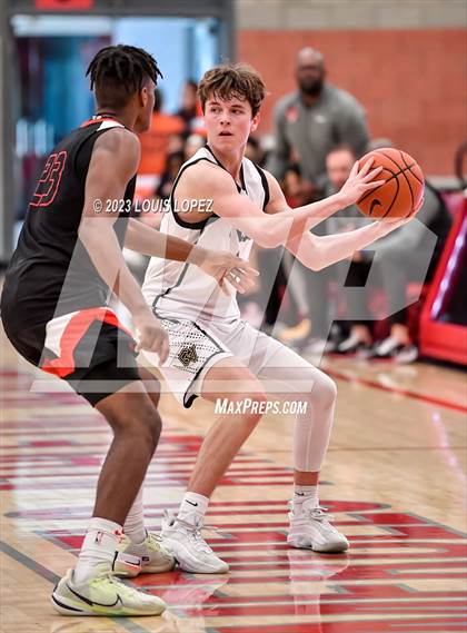 Thumbnail 1 in Capistrano Valley vs. Oak Hills (Nike Extravaganza) photogallery.