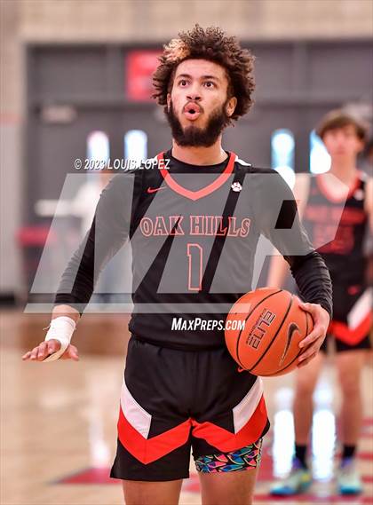 Thumbnail 2 in Capistrano Valley vs. Oak Hills (Nike Extravaganza) photogallery.