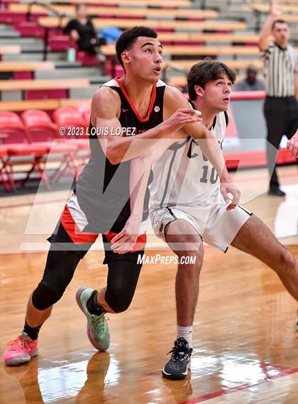 Thumbnail 2 in Capistrano Valley vs. Oak Hills (Nike Extravaganza) photogallery.