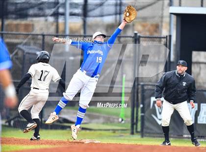Thumbnail 3 in New Braunfels vs. Vandegrift (Hill Country Classic) photogallery.