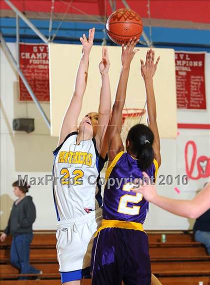 Thumbnail 1 in Maxwell vs. Live Oak photogallery.