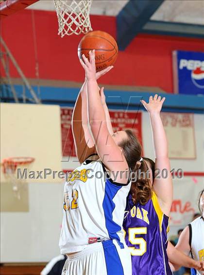Thumbnail 2 in Maxwell vs. Live Oak photogallery.