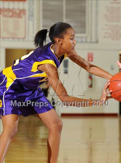 Thumbnail 3 in Maxwell vs. Live Oak photogallery.