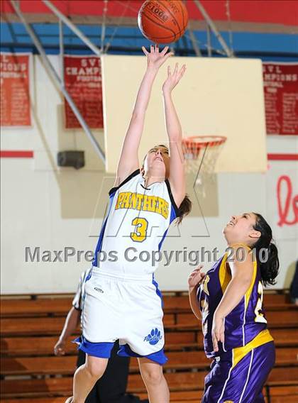 Thumbnail 1 in Maxwell vs. Live Oak photogallery.