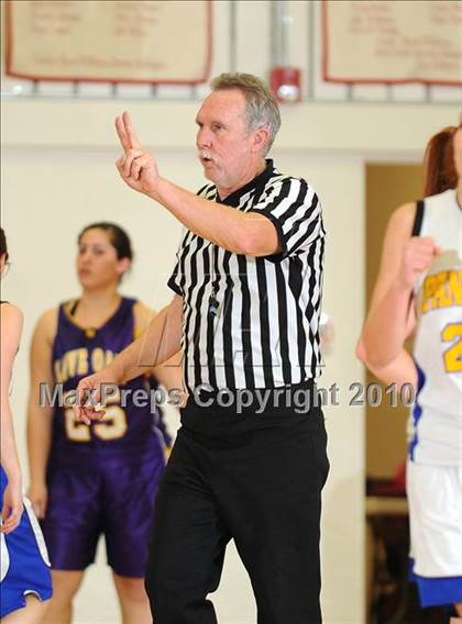 Thumbnail 2 in Maxwell vs. Live Oak photogallery.