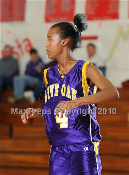 Thumbnail 2 in Maxwell vs. Live Oak photogallery.