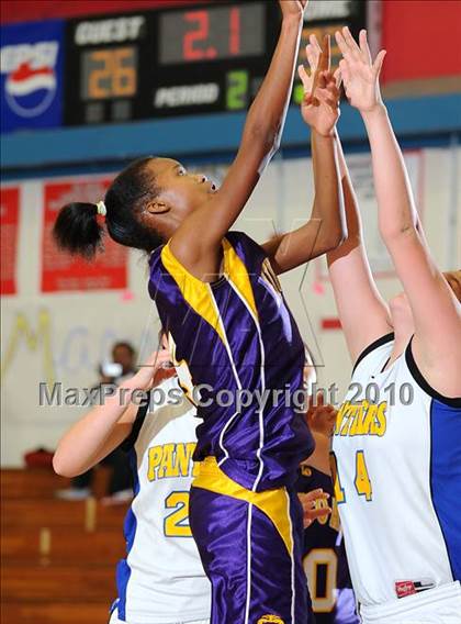 Thumbnail 2 in Maxwell vs. Live Oak photogallery.