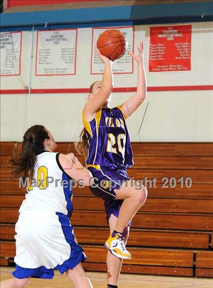 Thumbnail 2 in Maxwell vs. Live Oak photogallery.