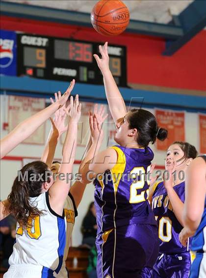 Thumbnail 2 in Maxwell vs. Live Oak photogallery.