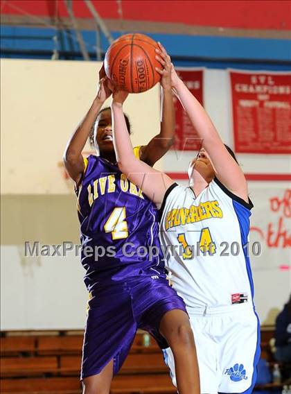 Thumbnail 3 in Maxwell vs. Live Oak photogallery.