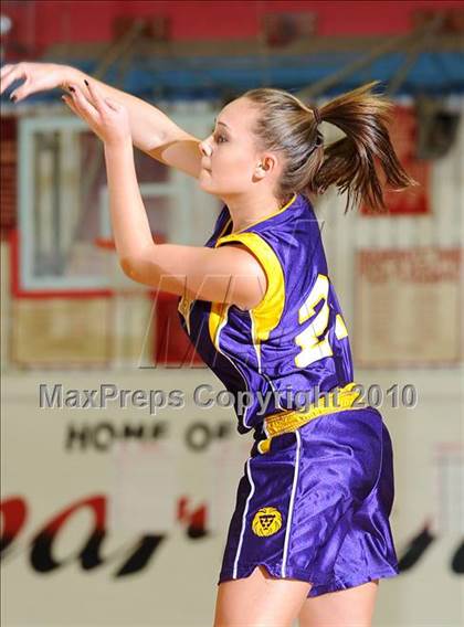 Thumbnail 1 in Maxwell vs. Live Oak photogallery.