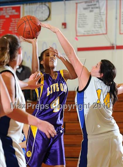 Thumbnail 2 in Maxwell vs. Live Oak photogallery.