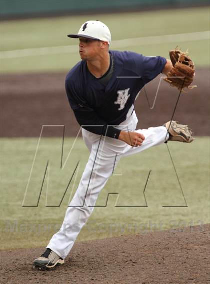 Thumbnail 2 in Carroll vs. Mill Valley (KSHSAA 5A Semifinal) photogallery.