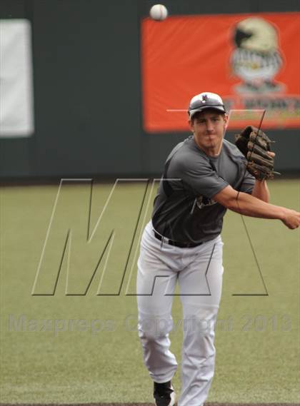 Thumbnail 2 in Carroll vs. Mill Valley (KSHSAA 5A Semifinal) photogallery.