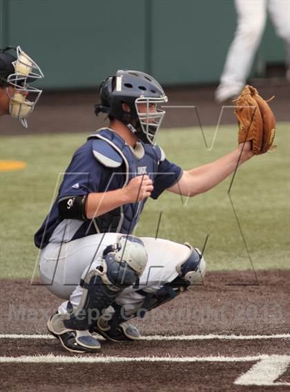 Thumbnail 2 in Carroll vs. Mill Valley (KSHSAA 5A Semifinal) photogallery.