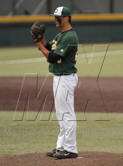 Thumbnail 3 in Carroll vs. Mill Valley (KSHSAA 5A Semifinal) photogallery.