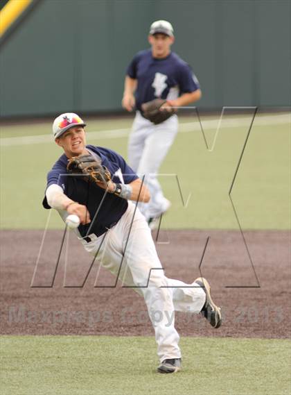 Thumbnail 2 in Carroll vs. Mill Valley (KSHSAA 5A Semifinal) photogallery.