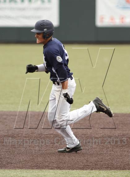 Thumbnail 2 in Carroll vs. Mill Valley (KSHSAA 5A Semifinal) photogallery.