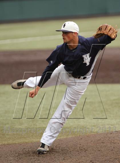 Thumbnail 3 in Carroll vs. Mill Valley (KSHSAA 5A Semifinal) photogallery.