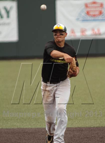 Thumbnail 2 in Carroll vs. Mill Valley (KSHSAA 5A Semifinal) photogallery.