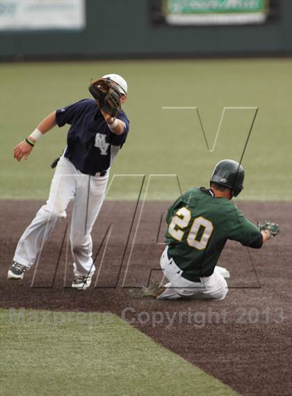 Thumbnail 2 in Carroll vs. Mill Valley (KSHSAA 5A Semifinal) photogallery.