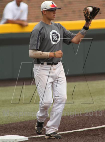 Thumbnail 2 in Carroll vs. Mill Valley (KSHSAA 5A Semifinal) photogallery.