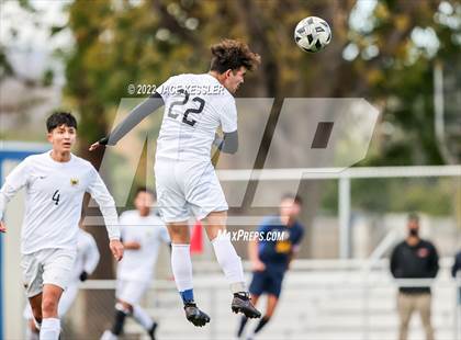 Thumbnail 3 in Birmingham vs. Chavez (CIF-LA Div-1 Semifinal) photogallery.