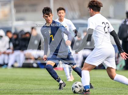 Thumbnail 3 in Birmingham vs. Chavez (CIF-LA Div-1 Semifinal) photogallery.