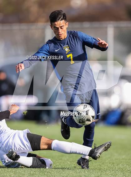 Thumbnail 2 in Birmingham vs. Chavez (CIF-LA Div-1 Semifinal) photogallery.
