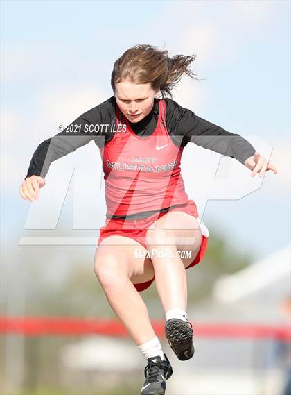 Thumbnail 3 in Logan Elm Invitational photogallery.