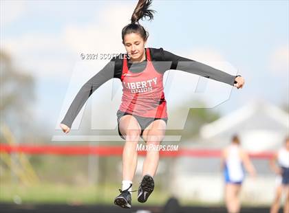 Thumbnail 2 in Logan Elm Invitational photogallery.