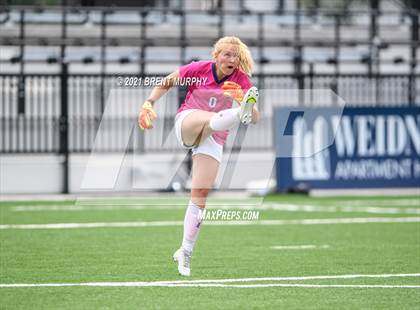 Thumbnail 3 in Evergreen vs. Holy Family (CHSAA 4A State Championship) photogallery.
