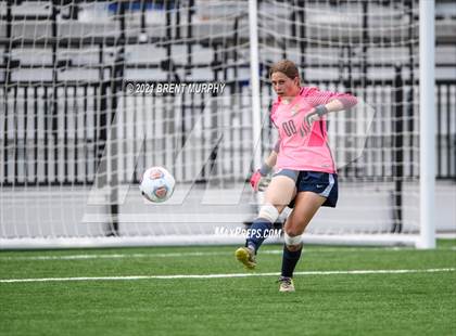 Thumbnail 3 in Evergreen vs. Holy Family (CHSAA 4A State Championship) photogallery.