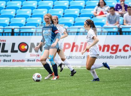 Thumbnail 3 in Evergreen vs. Holy Family (CHSAA 4A State Championship) photogallery.