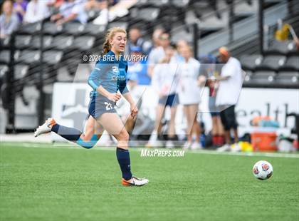 Thumbnail 3 in Evergreen vs. Holy Family (CHSAA 4A State Championship) photogallery.