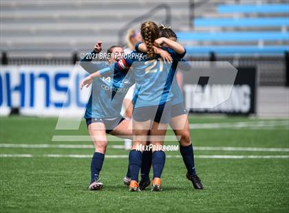 Thumbnail 3 in Evergreen vs. Holy Family (CHSAA 4A State Championship) photogallery.