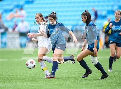 Thumbnail 2 in Evergreen vs. Holy Family (CHSAA 4A State Championship) photogallery.